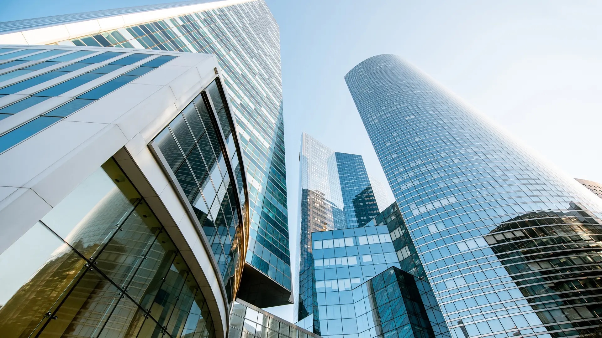 skyscrapers-at-the-financial-district-of-paris-city